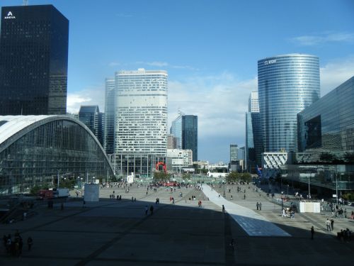 the arc de triomphe district modern