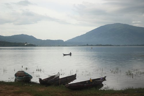 the boat  anchoring  wave