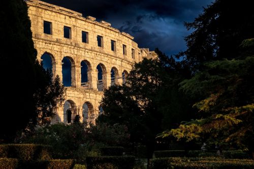 the coliseum dark pula