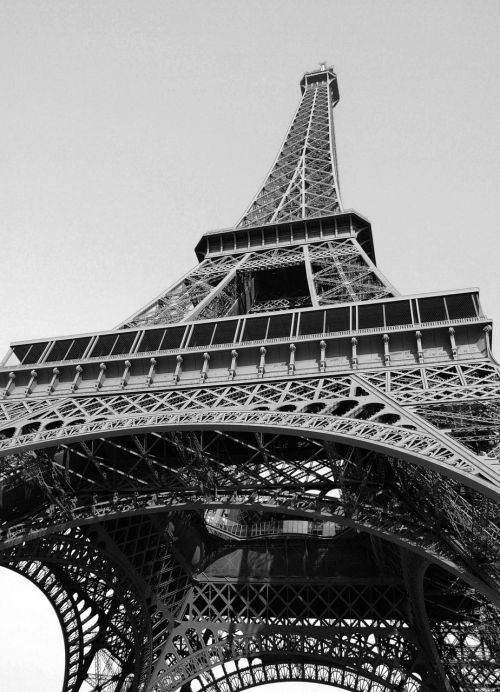 the eiffel tower black and white france