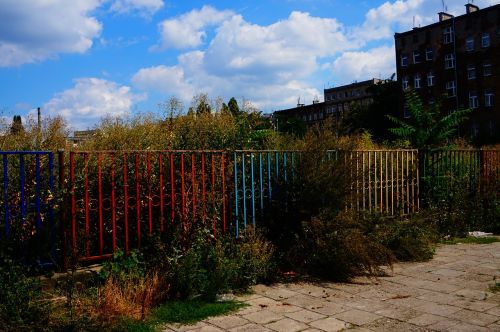 the fence color clouds