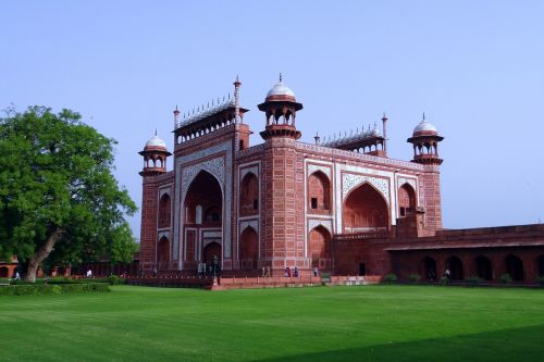 the great gate darwaza-i-rauza taj mahal
