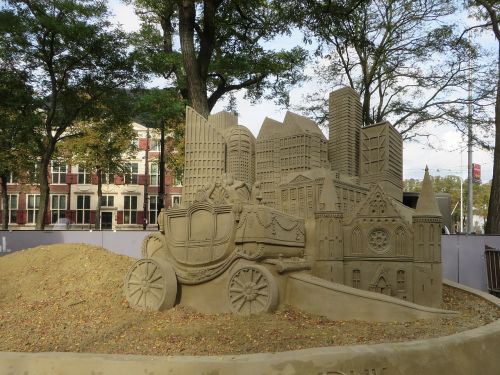 the hague sand sculpture courtyard