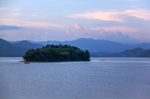 the island reservoir evening