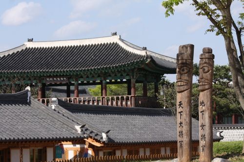 the korean totem pole village roof tile
