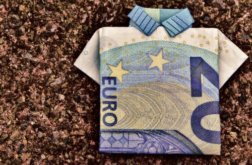the last shirt  dollar bill  20 euro