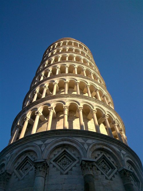 the leaning tower pisa tuscany