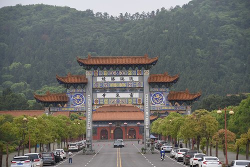 the memorial arch  temple  buddhism