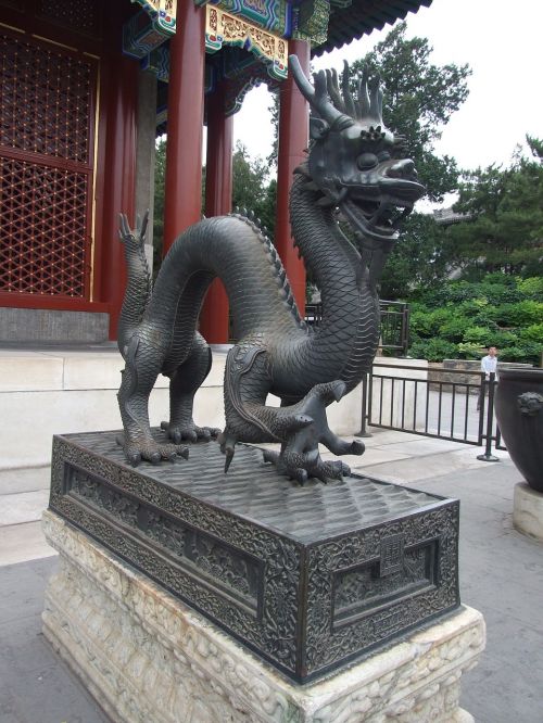 the national palace museum sculpture dragon