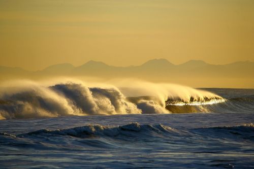 the pacific ocean wave wind