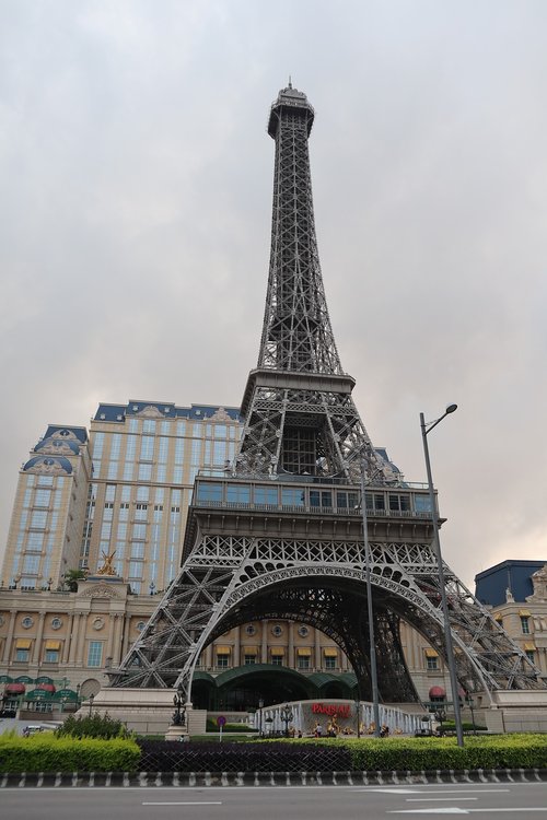 the parisian macau  parisian  tower