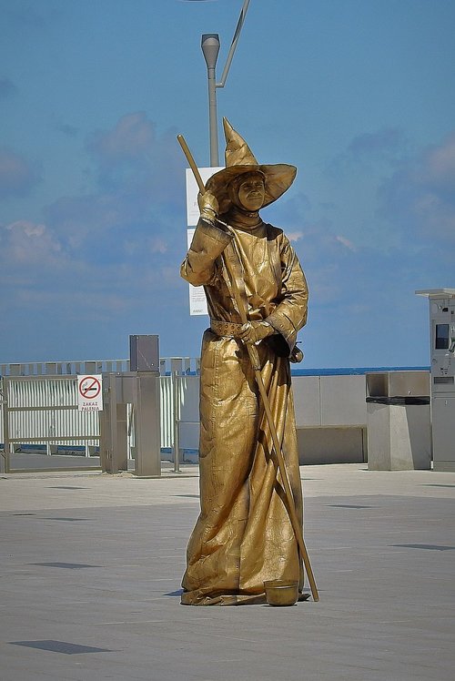 the pier  kołobrzeg  living sculpture