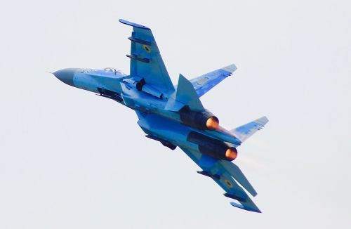 the plane flying su27