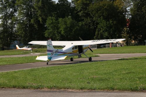 the plane fly aviation