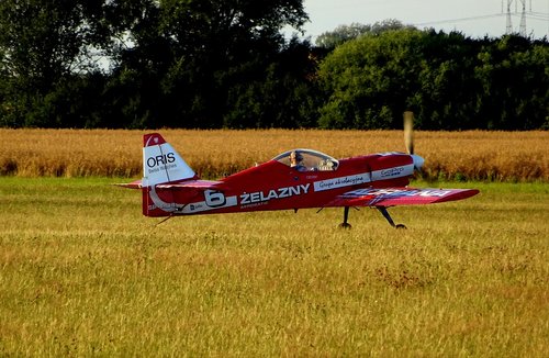 the plane  acrobatic  group