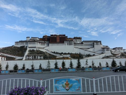 the potala palace lhasa white