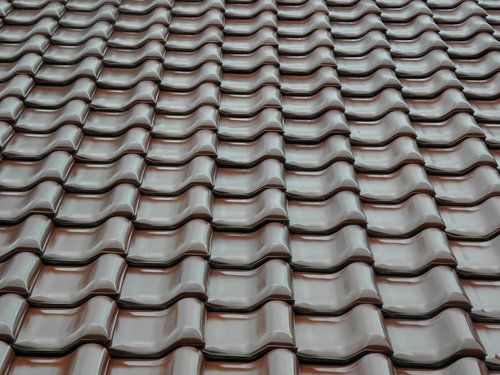 the roof of the  tile  house