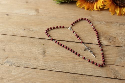 the rosary beads cross