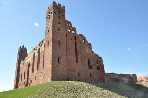 the ruins of the castle monument