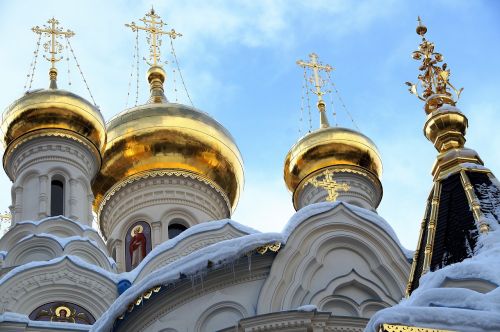the russian orthodox church dome golden