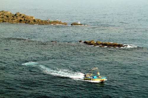 the sea boats water rocks waves curve blue green