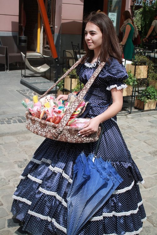 the seller  girl  ukraine