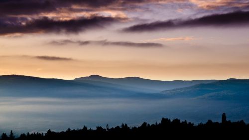 the sunrise in the mountain daybreak effect of sunrise