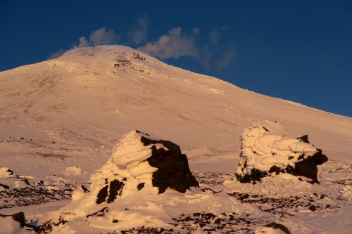 the volcano avachinsky kamchatka mountains