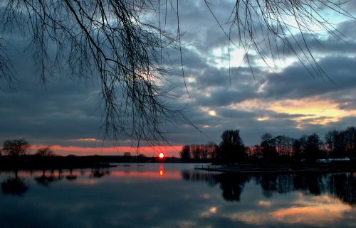 the wave is reflected sunset nature