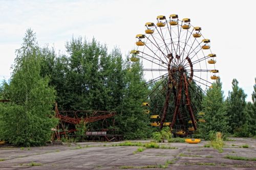 theme park ferris wheel big