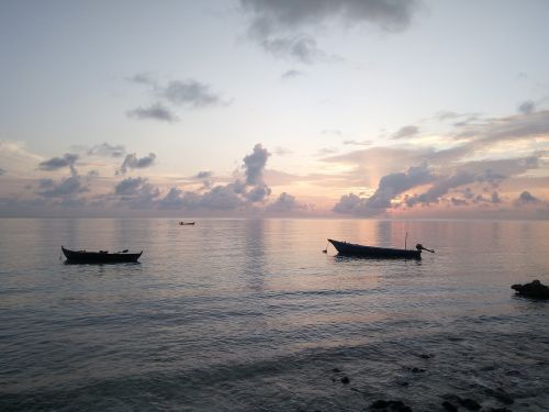 thoddoo maldives sea