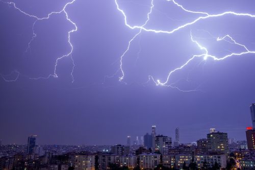 thunder lightning cityscape