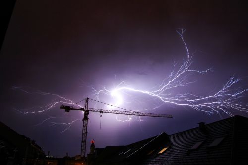 thunderstorm flash crane
