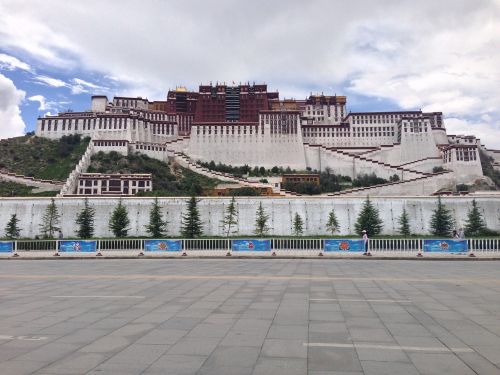 tibet the potala palace square