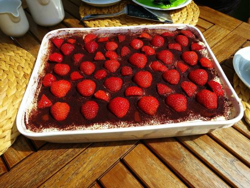 tiramisu sweet dish strawberries