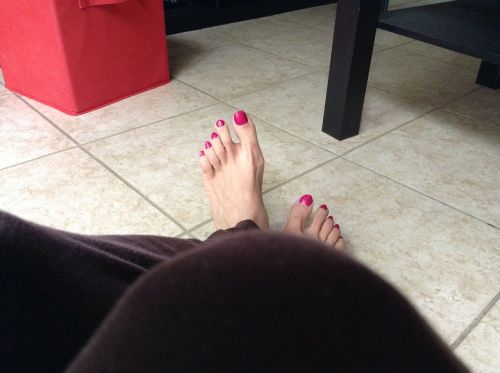 toe nails foot