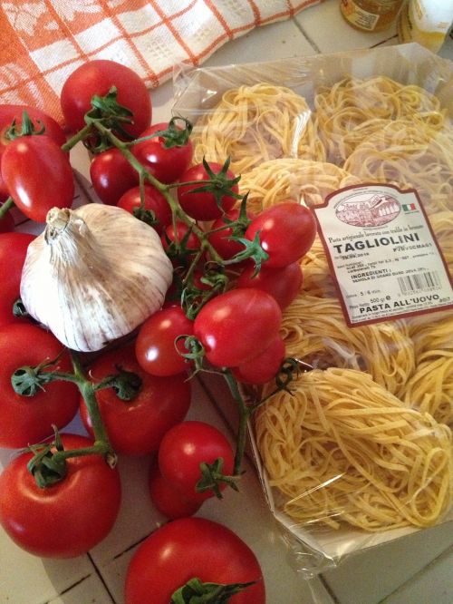 tomato garlic pasta