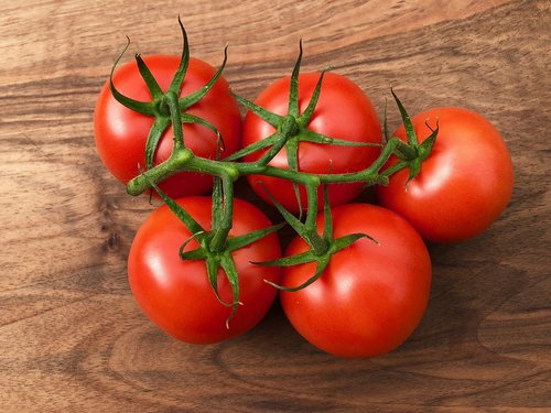 tomato  eat  vegetables