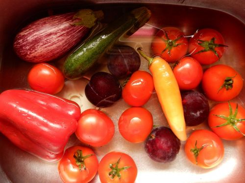 tomatoes aubergine capsicum