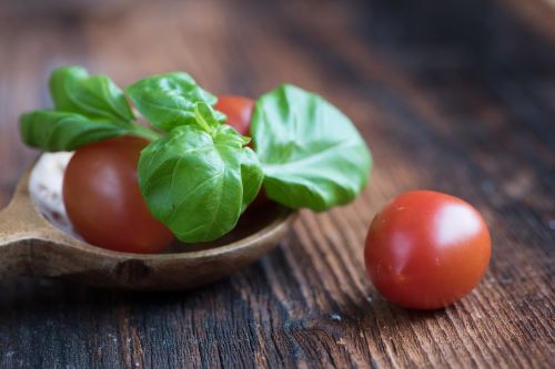 tomatoes small tomatoes red