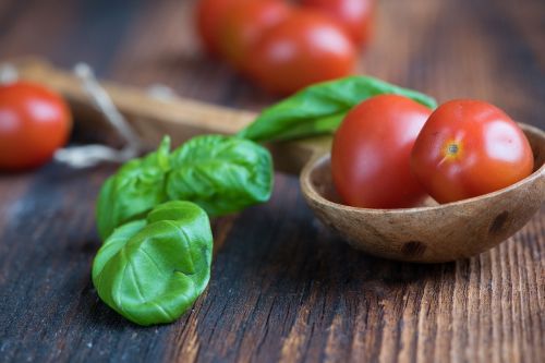 tomatoes small tomatoes red