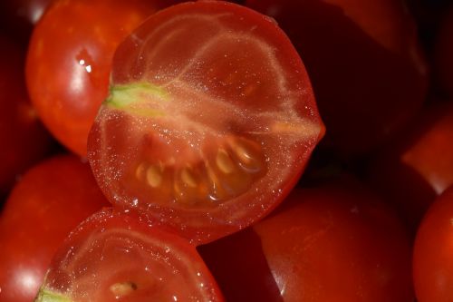 tomatoes ripe sliced