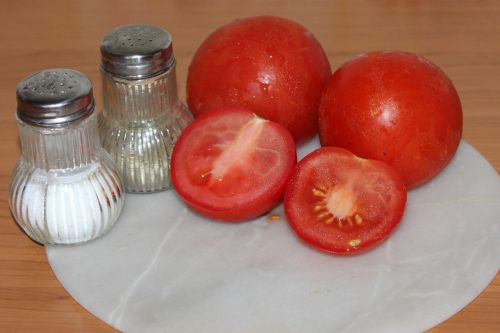 tomatoes salt pepper