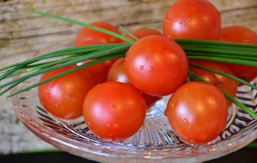 tomatoes chives cocktailtomaten