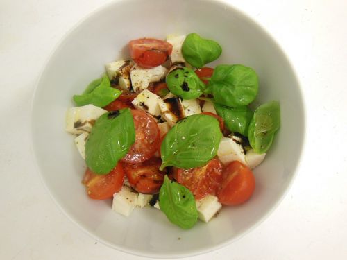 tomatoes mozzarella basil