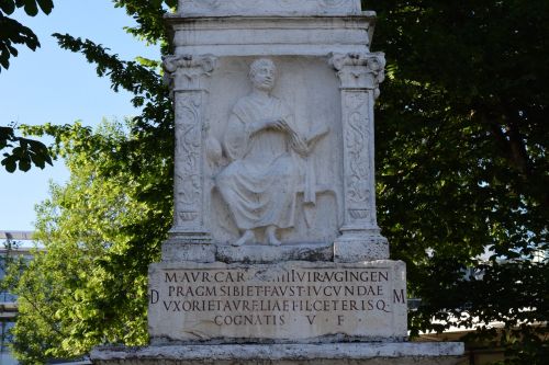 tombstone roman antique