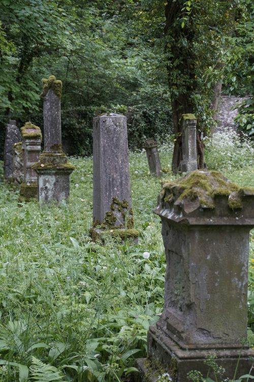 tombstone grave cemetery