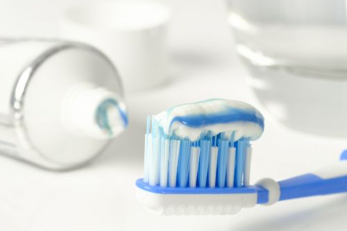 toothpaste toothbrush brushing teeth