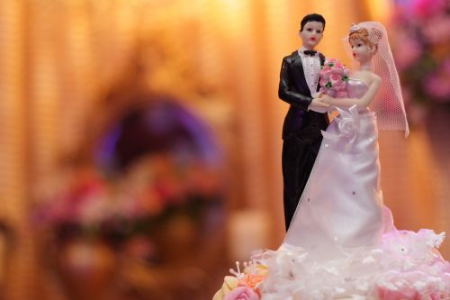 top of cake marriage bride