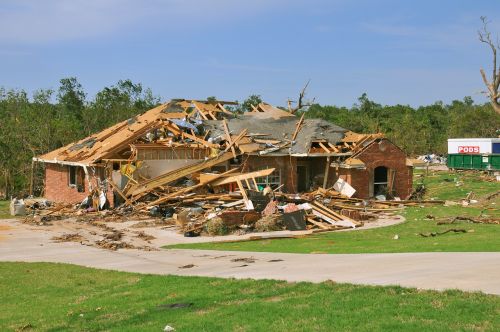 tornado destruction house weather